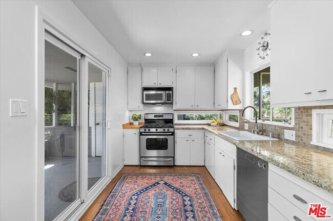 Building Photo - 8809 Appian Way