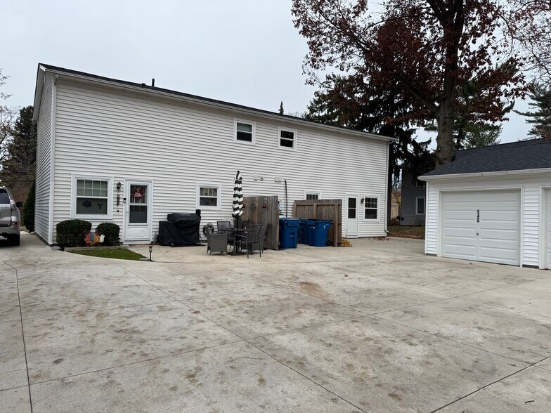 Building Photo - 545 Mentor Ave