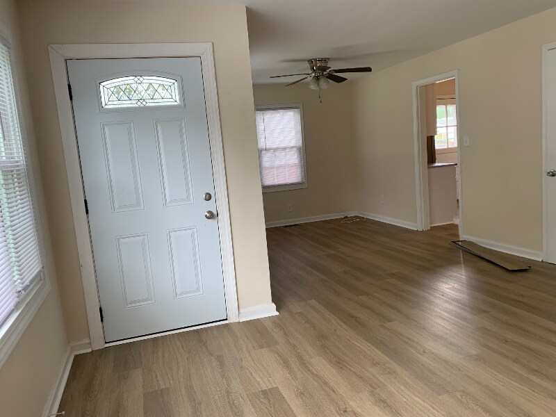 Building Photo - 631 Willow Dr