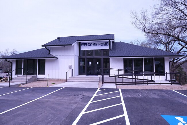 Building Photo - 5400-5600 E 84th Ter- Emerald