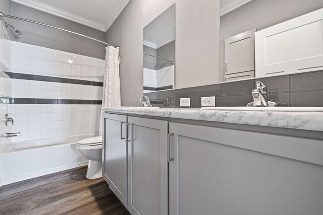 Building Photo - "Spacious 4-Bedroom Retreat with 3400 Sq Ft of Comfort in Gibsonton, FL!"