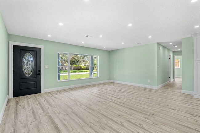 Building Photo - 406 Laurel St