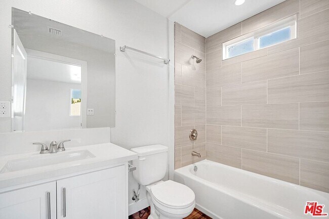 Building Photo - Saticoy Villas