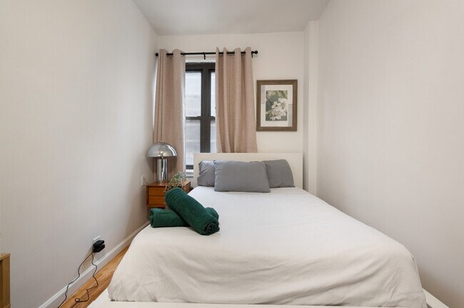 Building Photo - 42 Lexington Ave