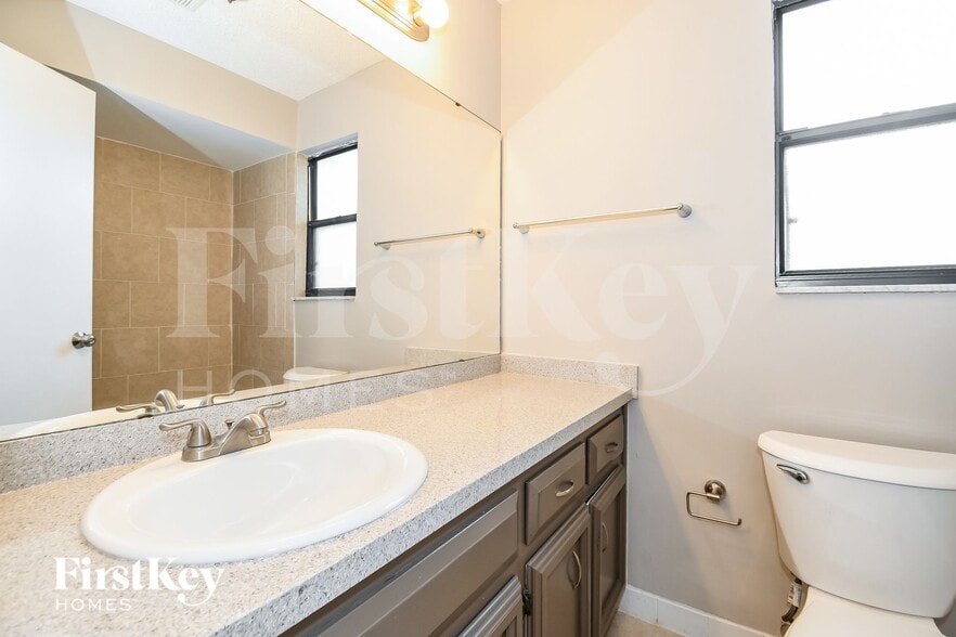 Building Photo - 2462 Ridgecrest Ave