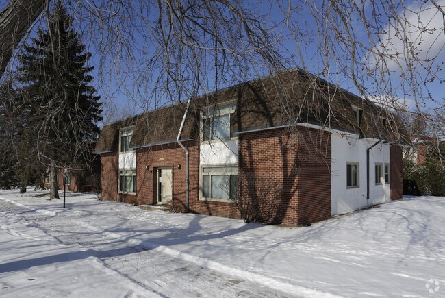 Primary Photo - 2200 W 98th St