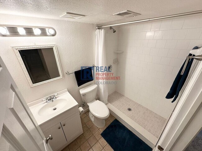 Building Photo - 2032 S Xenia Way