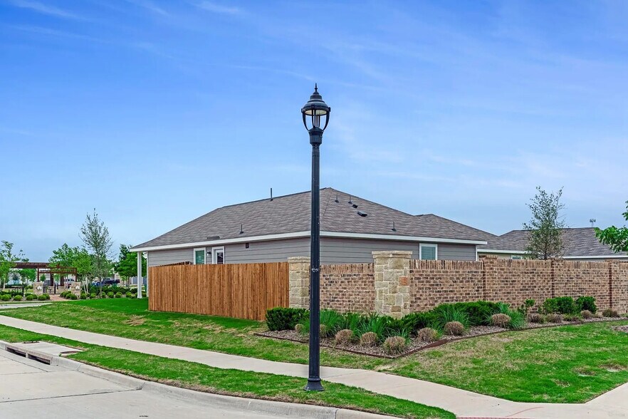 Building Photo - Room in Single Family Home on Gray Wolf Ln
