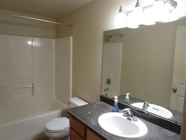 Building Photo - Open Feel Home in Ochoco West Subdivision - Electricity Included! Available Soon!