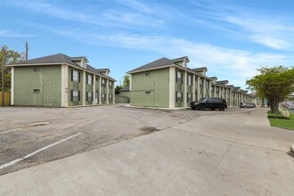Building Photo - 1511 Broadmoor Dr