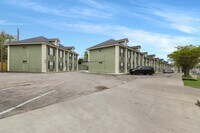 Building Photo - 1511 Broadmoor Dr