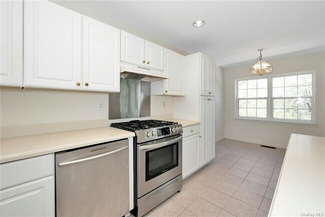 Building Photo - 31 Underhill Dr