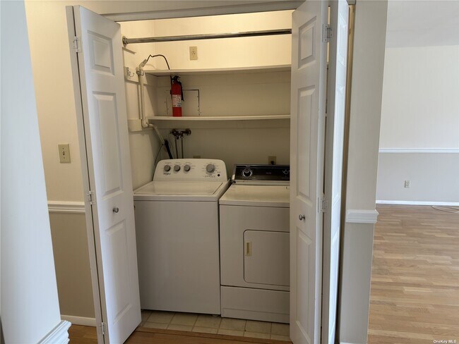 Building Photo - 12 Sandy Hill Rd