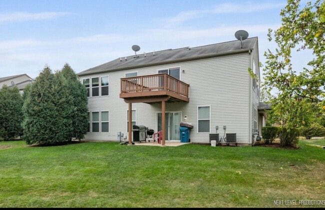 Building Photo - 533 Metropolitan St