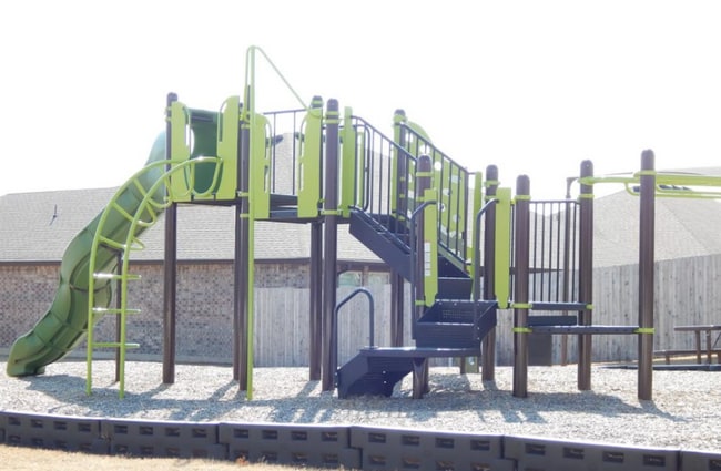 Building Photo - 1ST MONTH RENT FREE!!