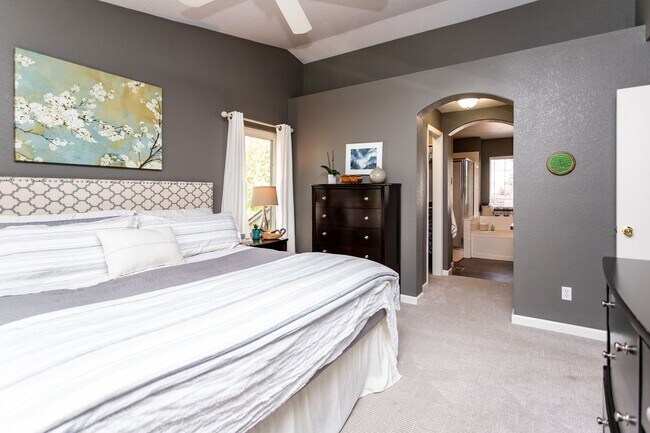 Building Photo - Charming Monument Retreat with  Private Ba...