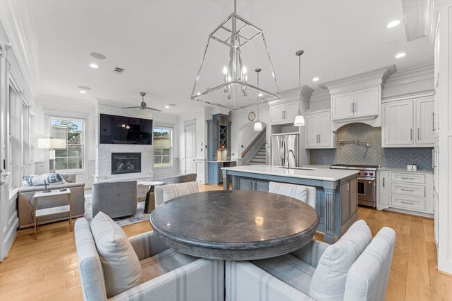 Primary Photo - 426 Marshall St