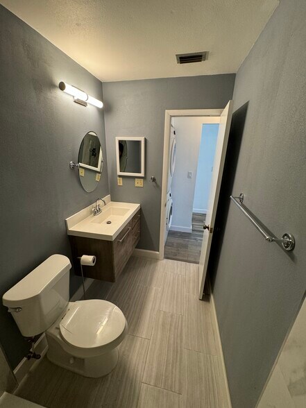 Building Photo - 5006 Bordeaux Village Plz
