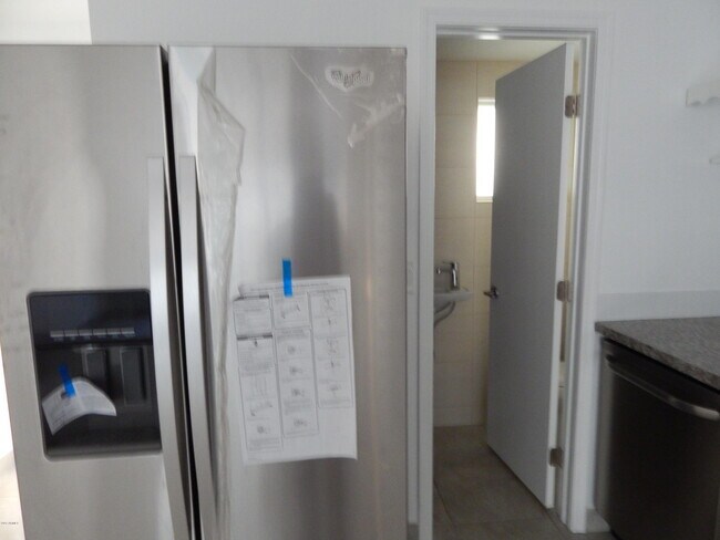 Building Photo - 2021 S Granada Dr