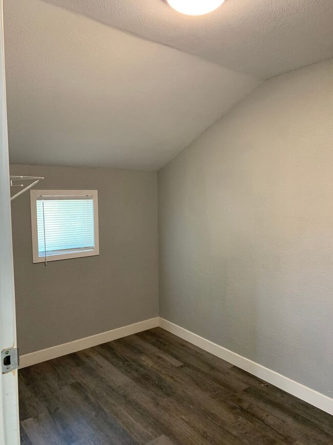 Building Photo - PRE-LEASING! Beautiful 3 Bedroom 2 Bath 2 Living Areas + Detached 1 Car Garage/ Workshop