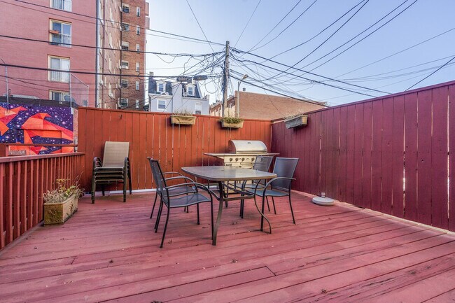 Building Photo - 2633 Adams Mill Rd NW