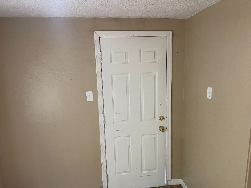 Building Photo - 100 N M St