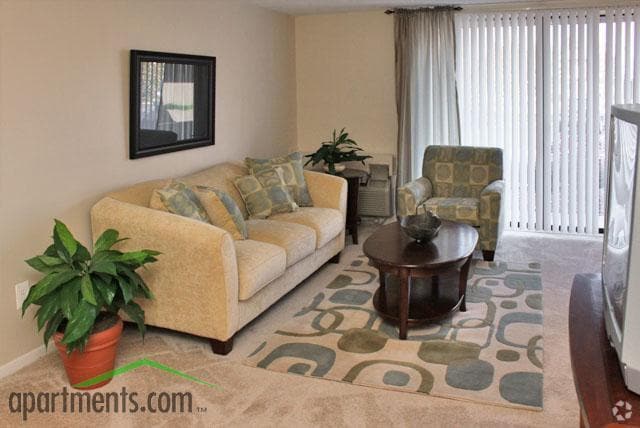 Living Room - Solaire Senior Living