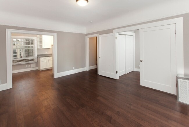 Building Photo - Lower Haight: Recently Renovated Studio w/...