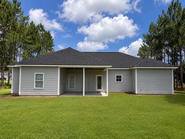 Building Photo - 5 Bedroom Home in West Lee County