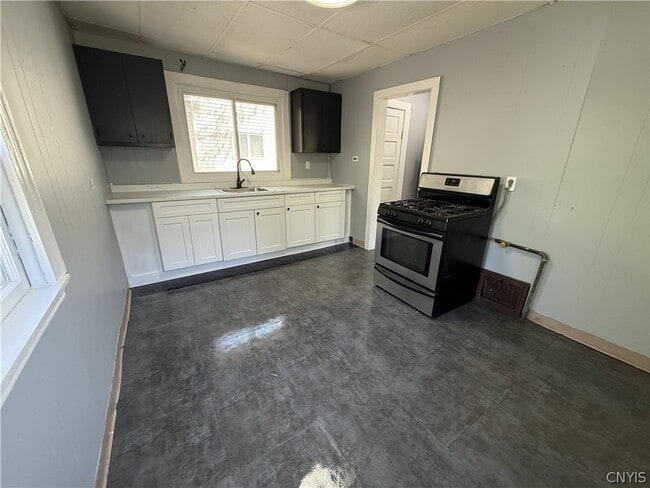 Building Photo - 154 Seeley Ave