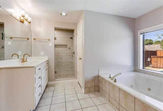 Building Photo - 10127 Chisholm Trail