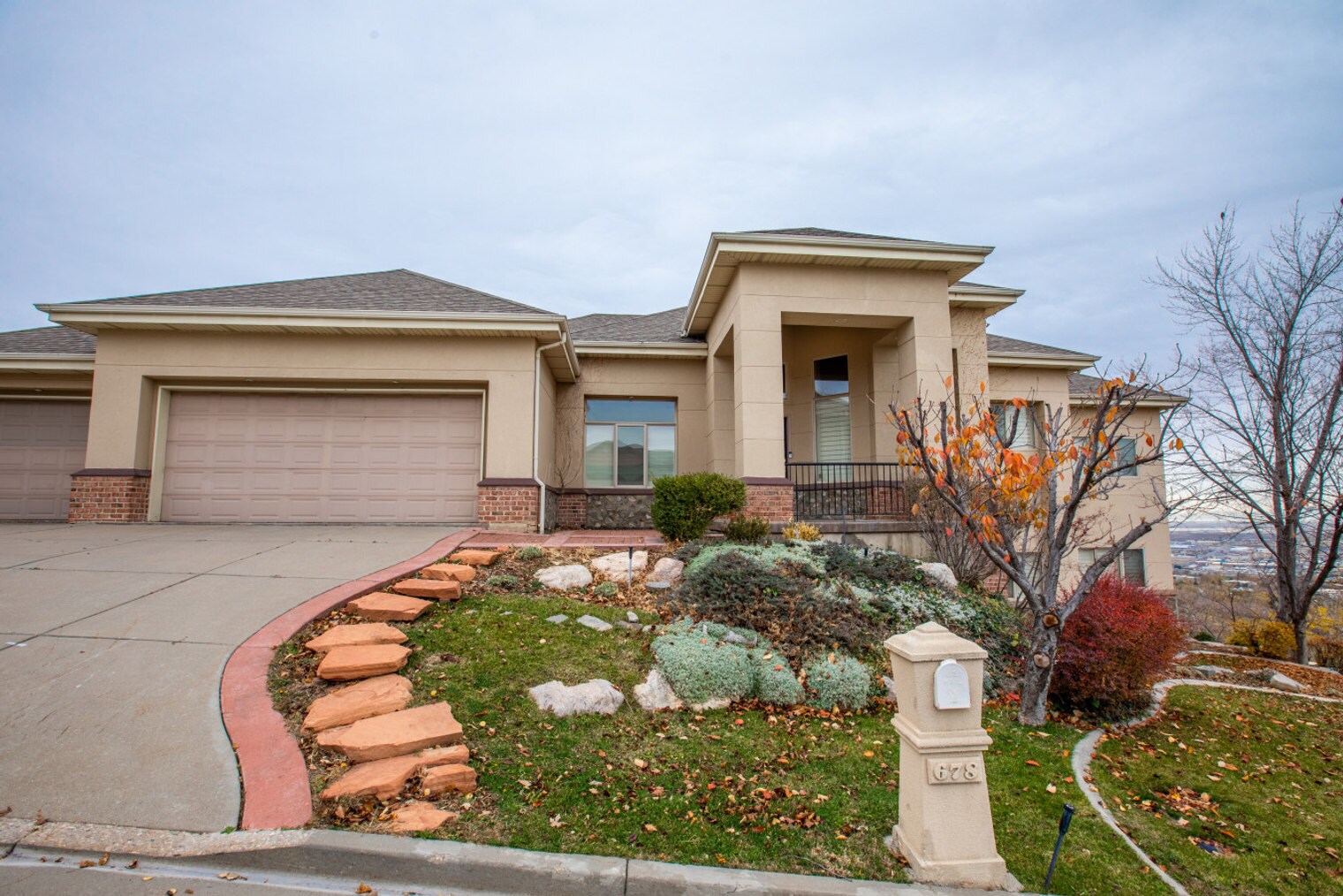 Building Photo - 678 Scenic Hills Dr