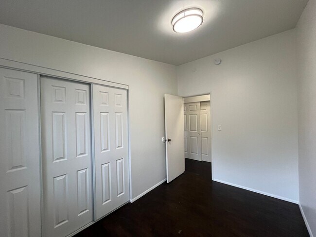 Building Photo - Three Bedroom House