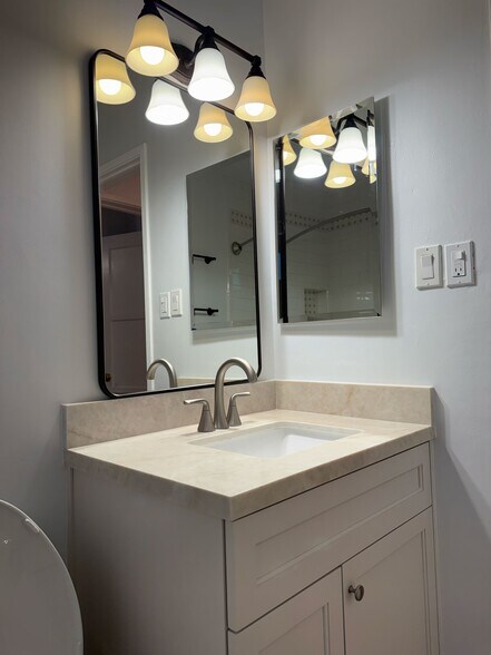 Building Photo - 4125 W Toluca Lake Ave