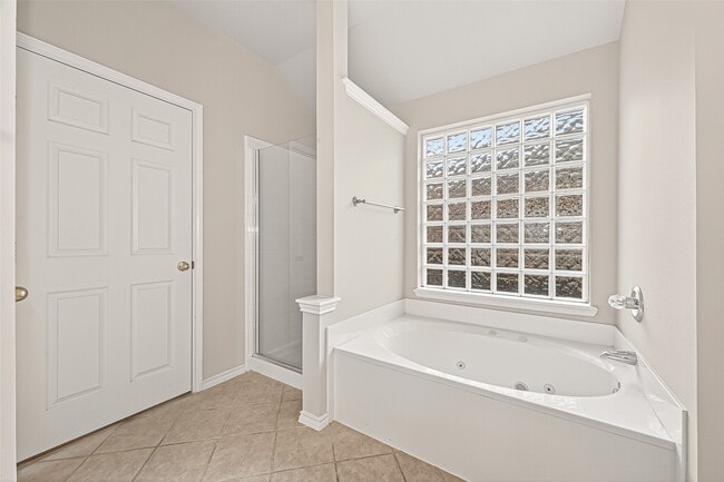 Building Photo - 26414 Suffield Glen Ln