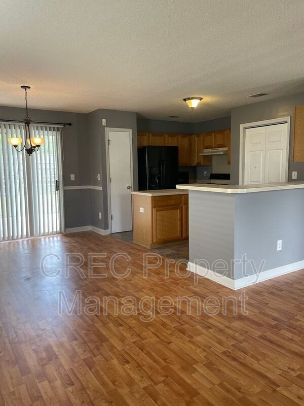 Building Photo - 204 2 Pond Loop