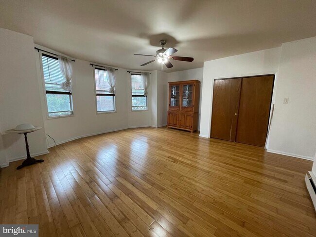 Building Photo - 935 E Passyunk Ave