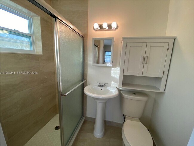 Building Photo - 1158 SW 11th Ave