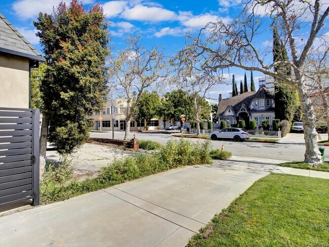 Building Photo - 203 S Stanley Dr