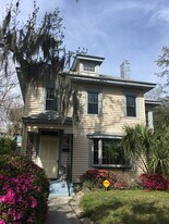 Building Photo - 816 Maupas Ave