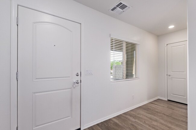 Building Photo - Stunning 2-Story with Modern Living in Flo...