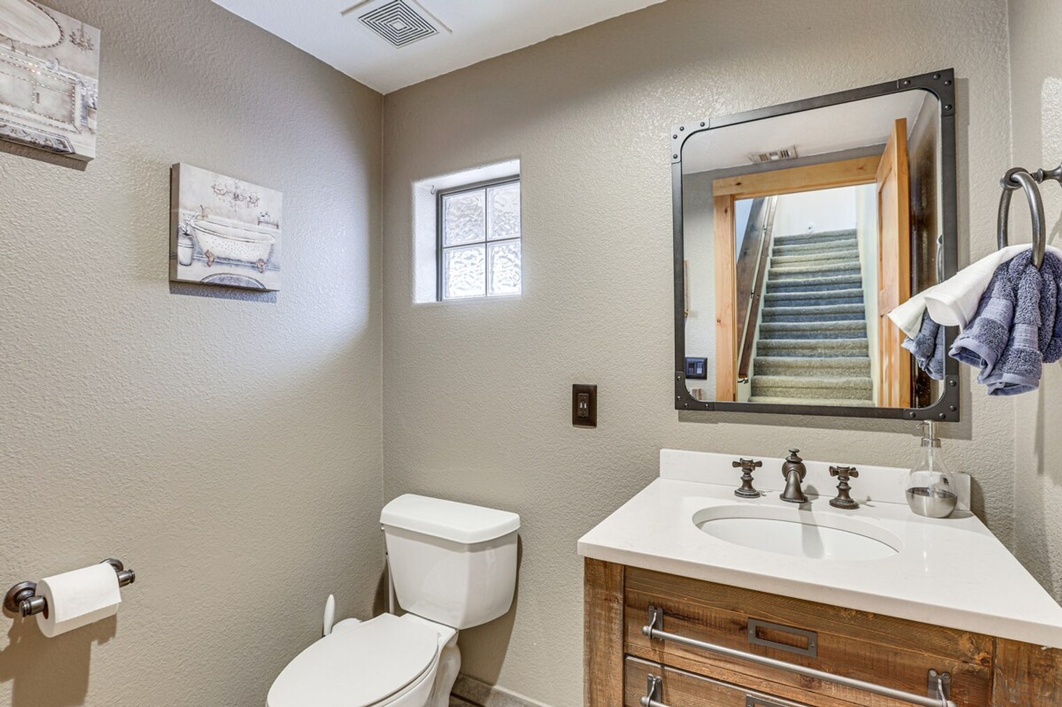 Building Photo - 13716 W Cypress St