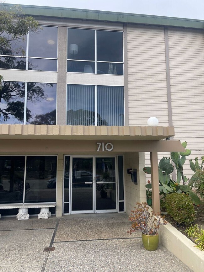 Building Photo - Spacious, open loft-style one bedroom with...