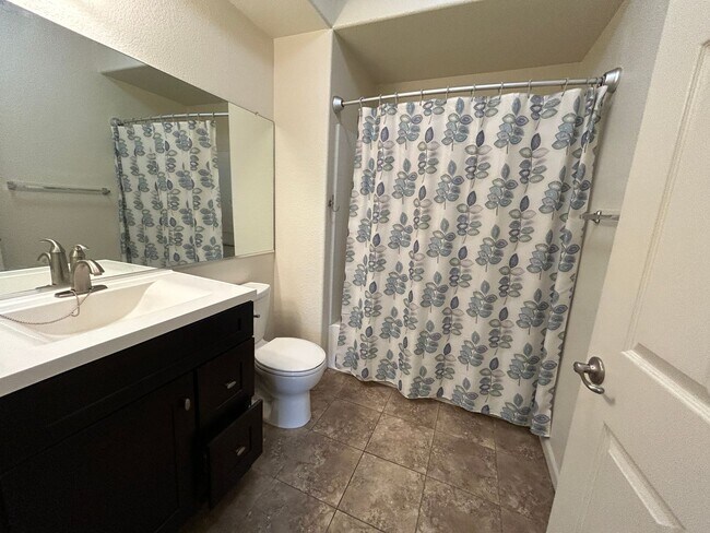 Building Photo - Adorable Condo in Gated Community