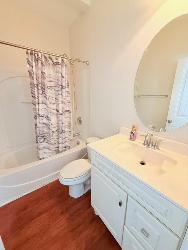 Building Photo - 915 Oglethorpe Dr