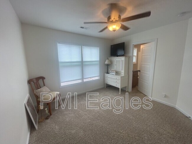 Building Photo - 1142 Old Charlotte Trace