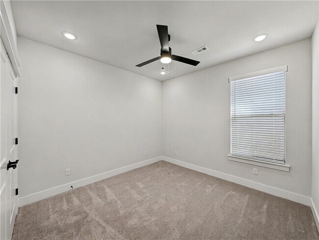 Building Photo - 7842 Scenic Vly Ave