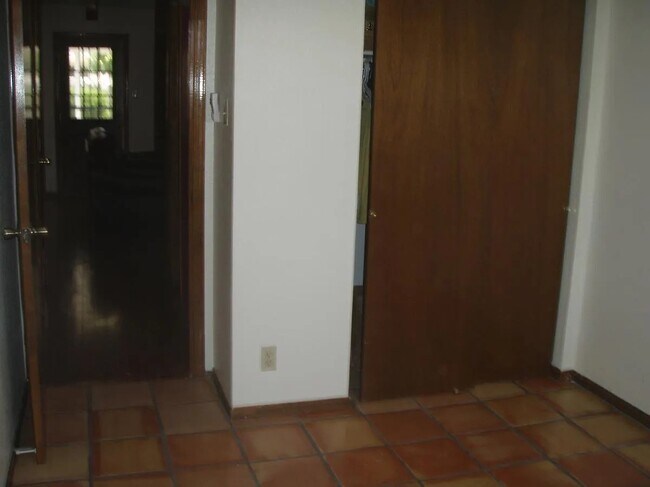 Building Photo - 746 Martha Gale Dr