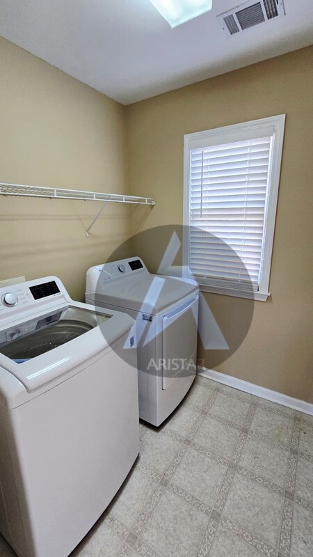 Building Photo - 223 Elmbrook Ln