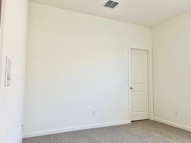 Building Photo - 12641 W State Ct